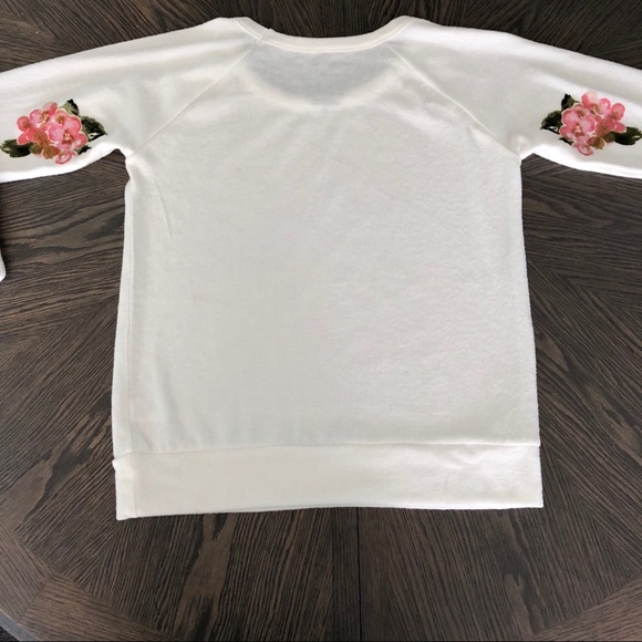 Chaser “ Wild at Heart” Pullover - Picture 6 of 8